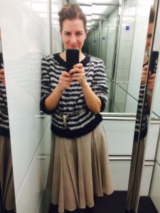 Streifenpulli Selfie Fahrstuhl