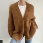 Strickanleitung JONA Cardigan in goldbraun ohne Gürtel