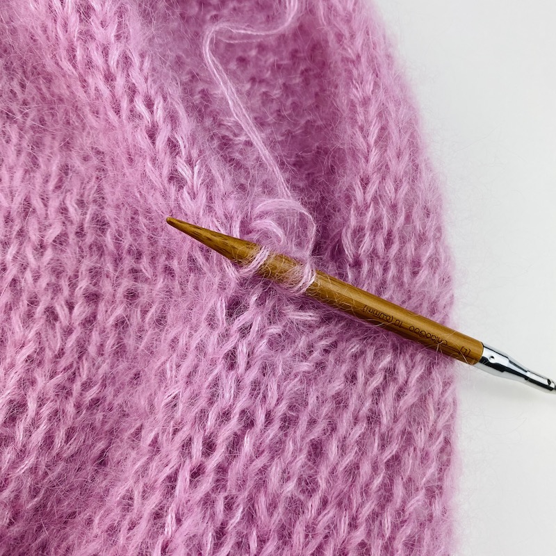 LOTILDA - Jona Cardigan/Jumper Schritt 5 - Maschenaufnahme aus dem Armloch