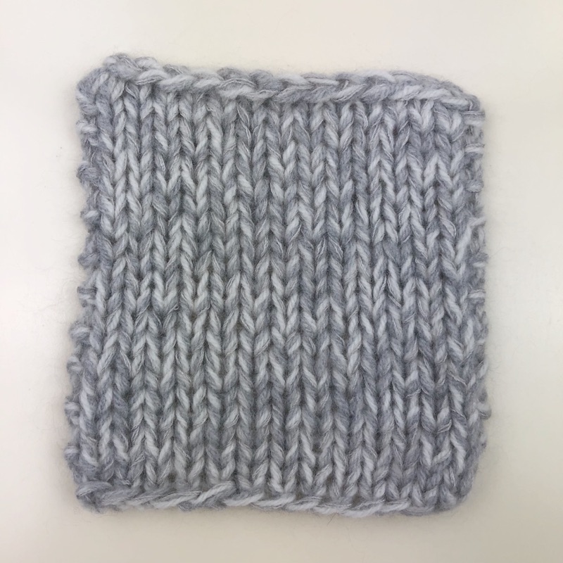 Meliert Stricken mit Lamana Como und Premia - Grau