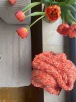 mit jeweils einem Faden ”Børstet Alpakka” von Sandnes (110m/50g) in ”Spicy Orange” (3819) und ”Light Yellow” (2112) von Sandnes